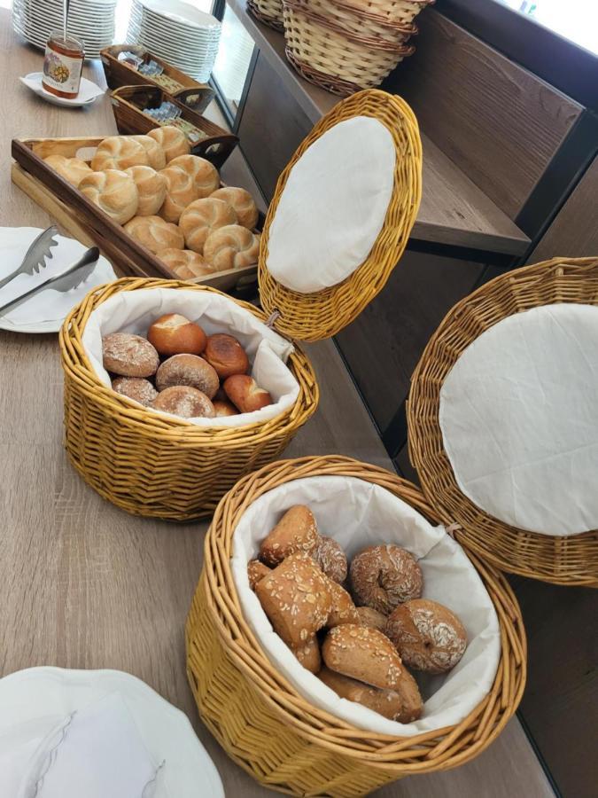 Wanderhotel Garni Cresta Schruns Exterior foto